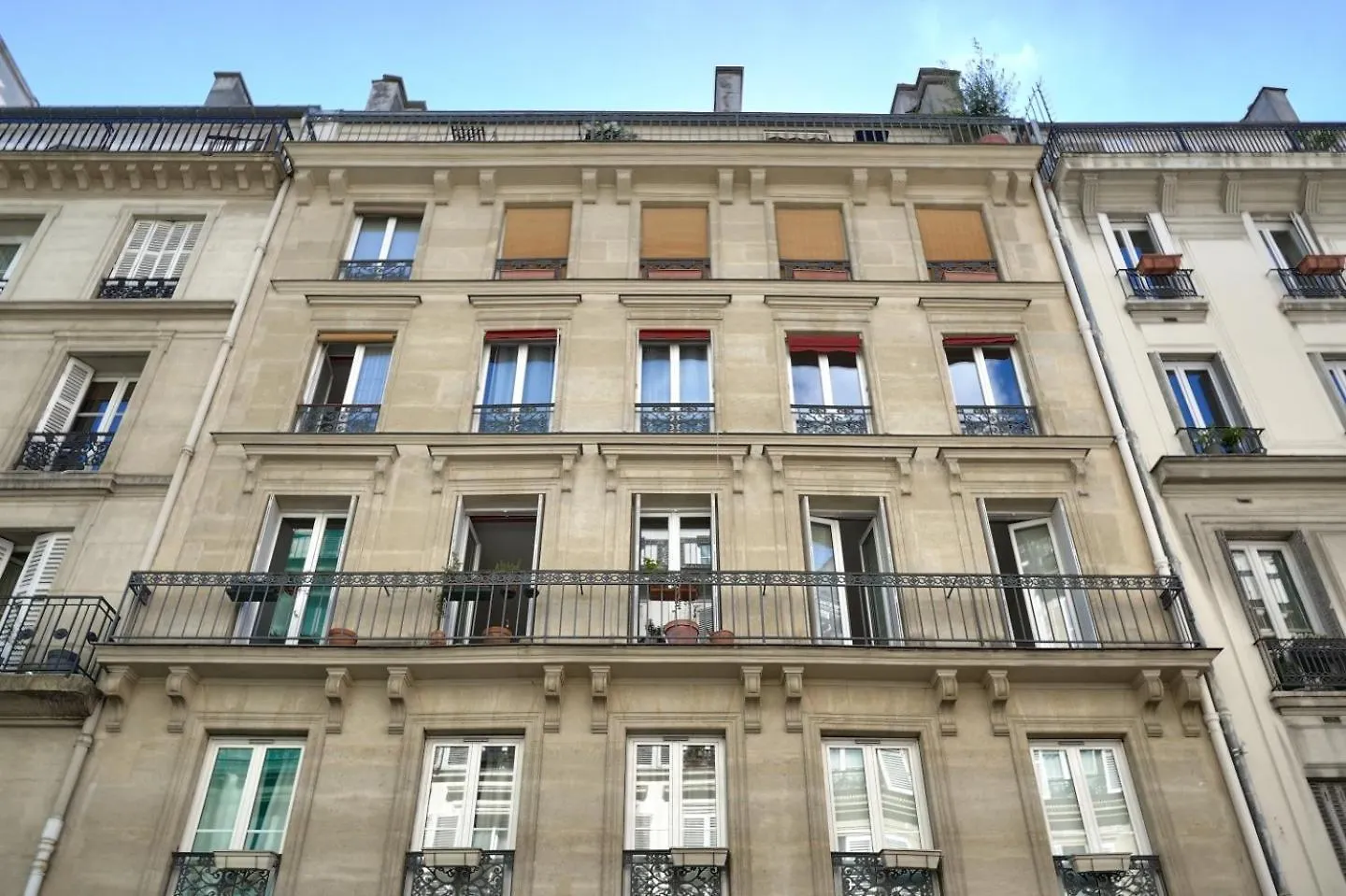 Appartamento Stunning 1Br Flat With Balcony Near Metro Station Parigi Francia